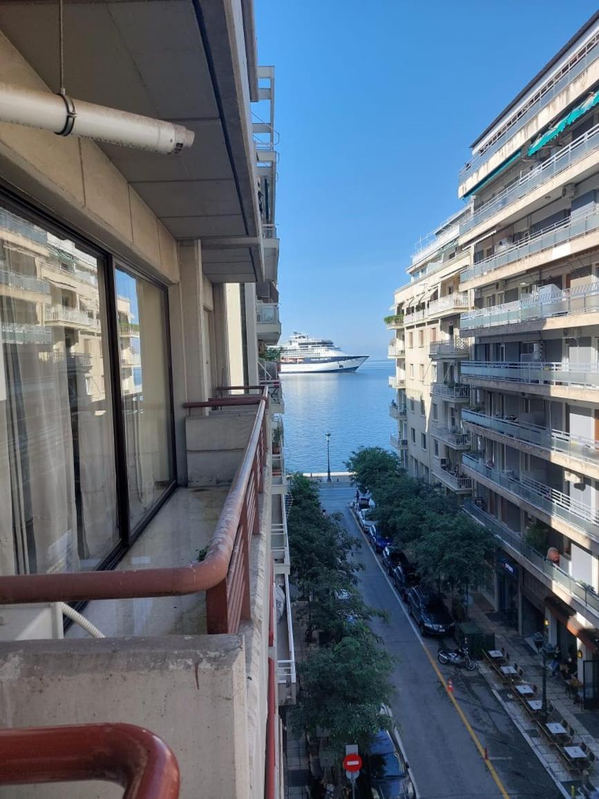 Fabulous Sea View Apartment Солун Екстериор снимка